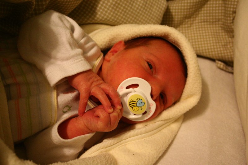 IMG_4308.JPG - Pierwsze próby ze smoczkiem